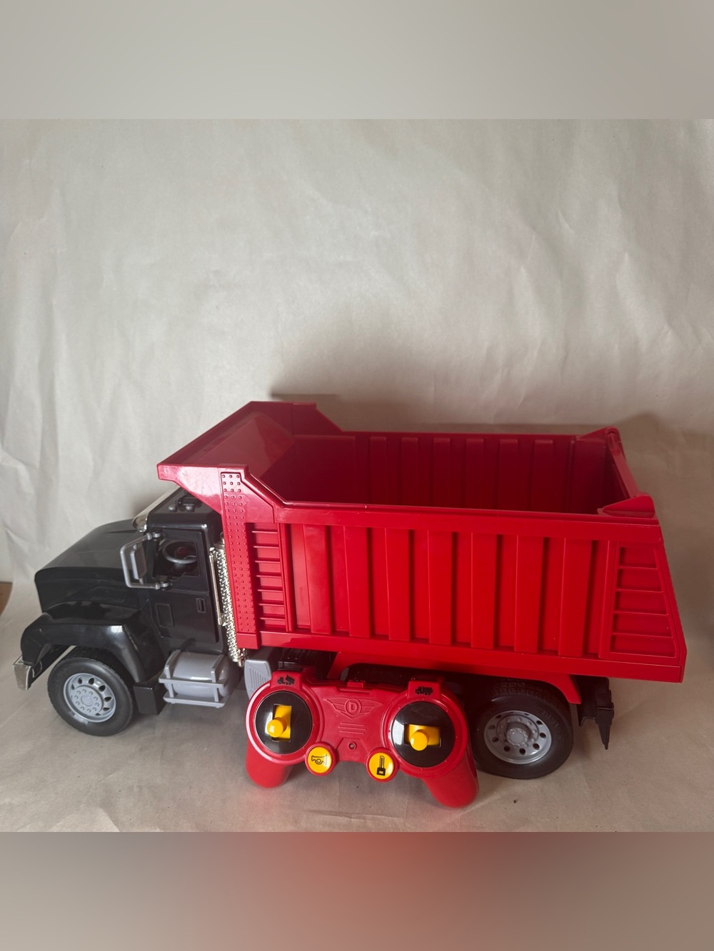 Driven by Battat R/C 4WD Dump Truck w/ Remote, Lights & Sounds, Age 3+